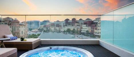 Executive Suite, 1 Double Bed with Sofa bed, Terrace | 1 bedroom, minibar, in-room safe, individually furnished