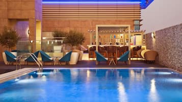 2 bars, bar en bord de piscine