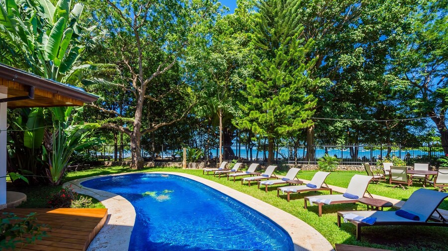 Blue Jewel Oceanfront Private Villa