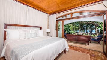 Exclusive Villa, Non Smoking | In-room safe, individually decorated, individually furnished, desk