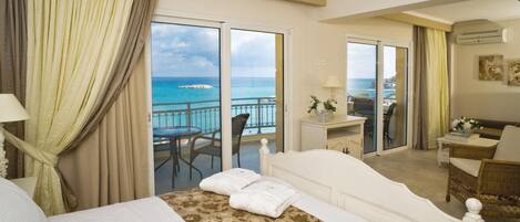 In-room safe, soundproofing, free WiFi, bed sheets