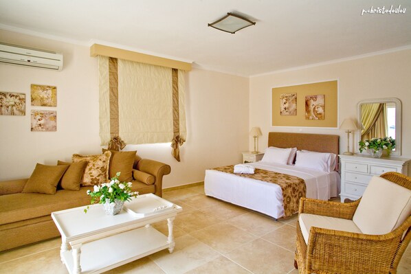 Classic Double Room, Pool View