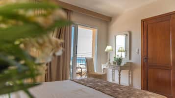 In-room safe, soundproofing, free WiFi, bed sheets