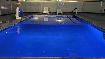 Een seizoensgebonden buitenzwembad