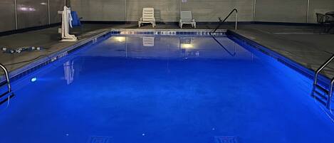 Una piscina al aire libre de temporada