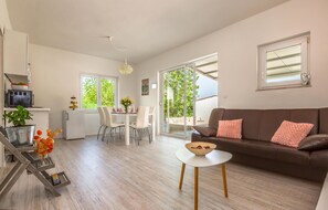 Smart TV - Nice apartment in Metkovic (Metkovic)