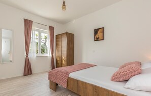 2 عدّة غرف نوم وسرير سفر وواي فاي مجانًا وملاءات أسرّة