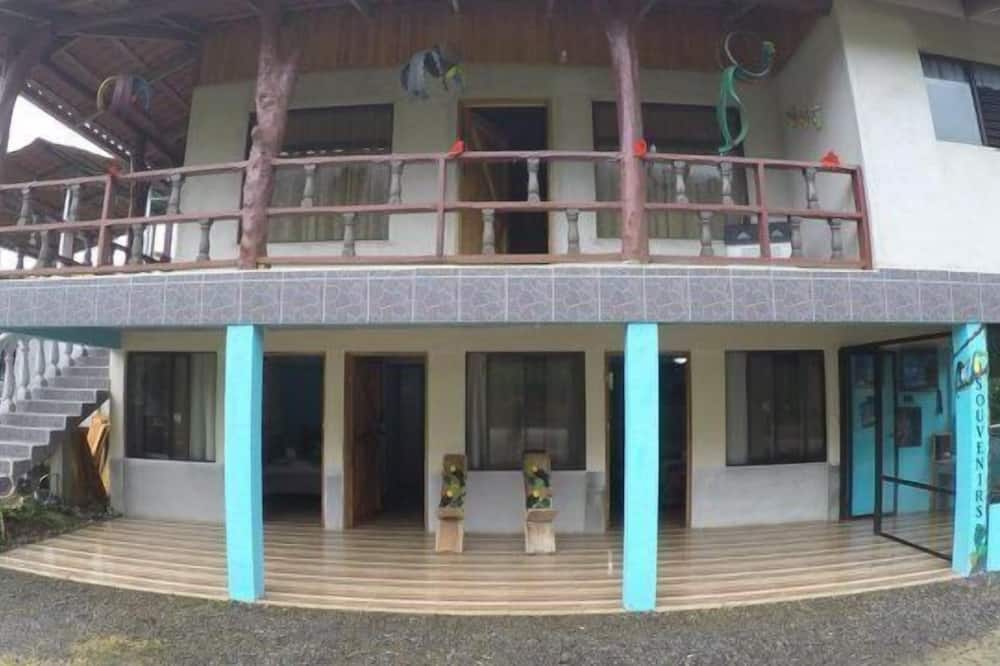 Cabinas Cascada Rio Celeste