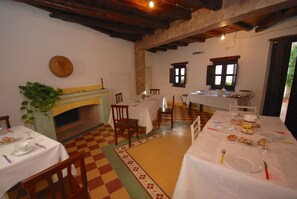 Daily cooked-to-order breakfast (EUR 15 per person)