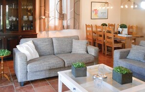 TV, fireplace, DVD player - Beautiful home in Prades sur Vernazobre (Prades sur Vernazobre)