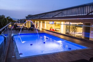 Outdoor pool, sun loungers