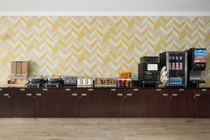 Free daily buffet breakfast  - City Express by Marriott Washington, DC Northeast (Washington)