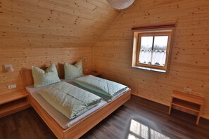 2 室のベッドルーム、デスク、WiFi、ベッドシーツ