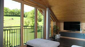 テレビ、テレビゲーム、テーブルサッカー台