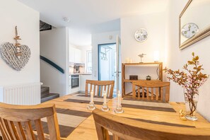 Unclassified image, 4 of 27, button