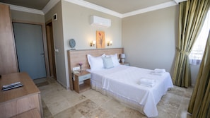 Deluxe-Zimmer, eingeschränkter Meerblick | Schallisolierte Zimmer, Bettwäsche