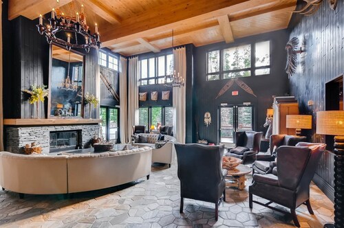Luxury 3 Bedroom Ski in, Ski Out Mountain Vacation Rental Just Steps from the Snowflake Ski Lift