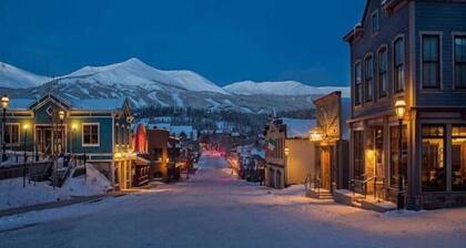 Luxury 3 Bedroom Ski in, Ski Out Mountain Vacation Rental Just Steps from the Snowflake Ski Lift