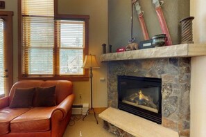 Flat-screen TV - 3 Bedroom Colorado Mountain Vacation Rental in River Run Village With Convenient Access to Ski Slopes (Keystone)
