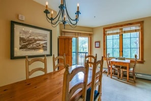 Private kitchen - 1 Bedroom Plus Murphy Mountain Condo in River Run Village with Hot Tub Access and Walking Distance to Ski (Keystone)