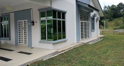 Comfortable house with good access, parking space & 5 minutes drive to Town only