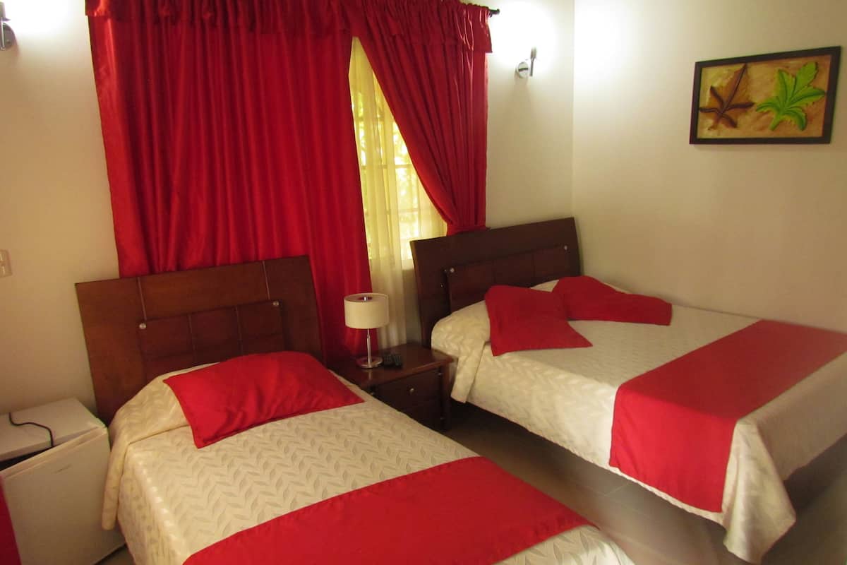 Kamar Triple | Brankas dan Wi-Fi gratis