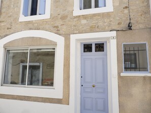 Exterior detail - apartment of the callade (Peyriac-de-Mer)