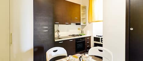 Fridge, microwave, oven