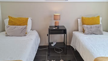 Standard Twin Room, Shared Bathroom | 1 bedroom, free WiFi, bed sheets