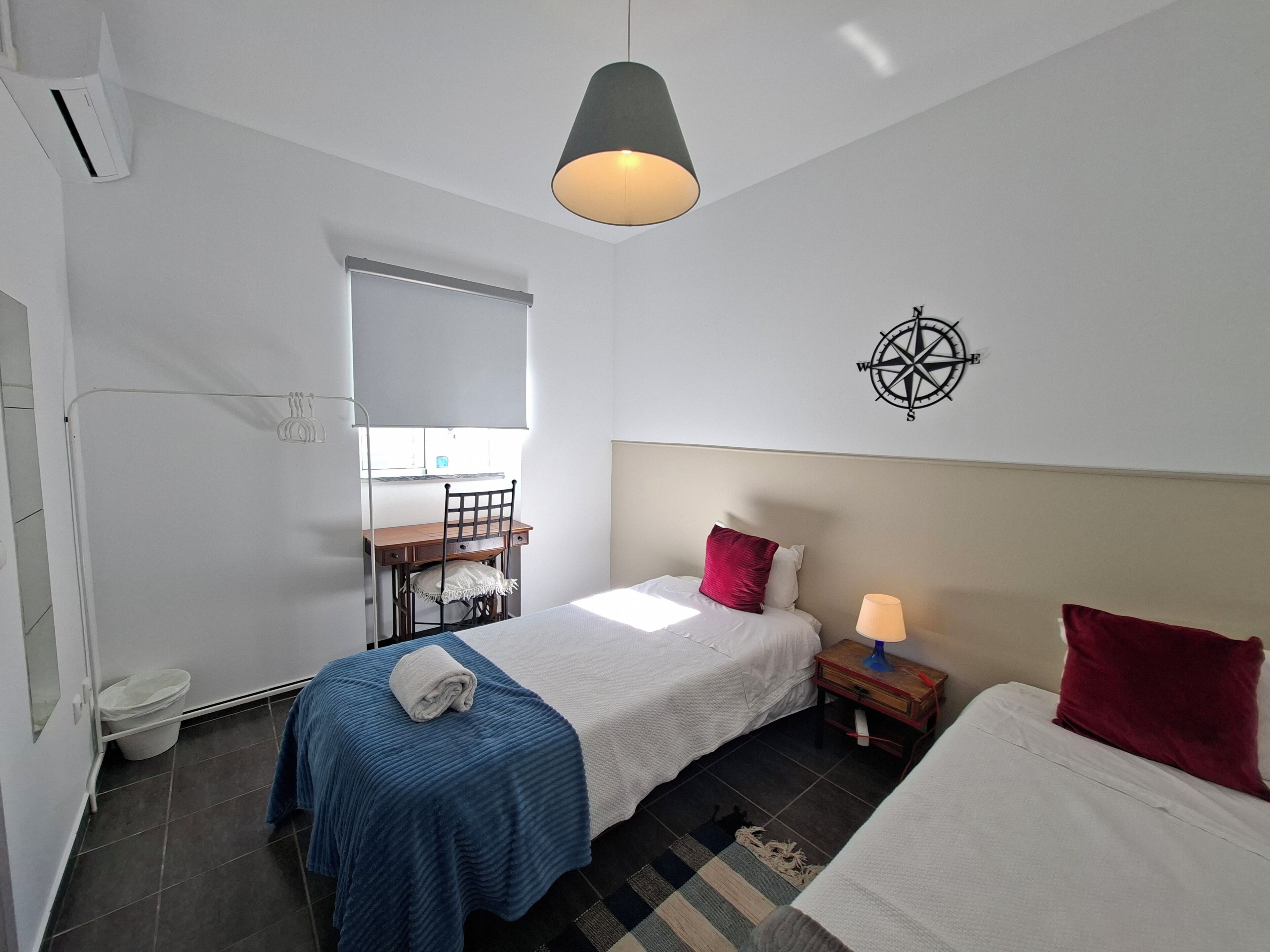 Habitación estándar con 2 camas individuales, baño compartido | 1 dormitorio, wifi gratis, ropa de cama