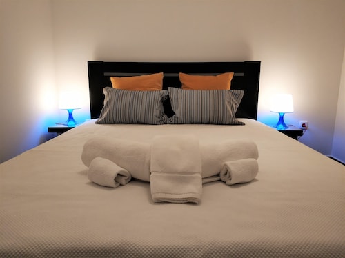 Sleep & Go Faro Airport Guest House