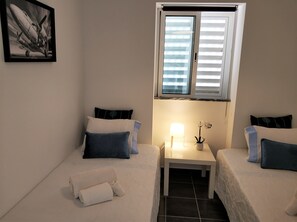 Standard Twin Room, Shared Bathroom | 1 bedroom, free WiFi, bed sheets - Sleep & Go Faro Airport Guest House (Faro)
