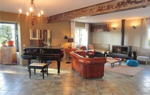 Cheminée, table de tennis de table