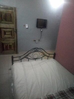 ห้องสแตนดาร์ด | ตู้นิรภัยในห้องพัก, ห้องเก็บเสียง, ผ้าปูที่นอน