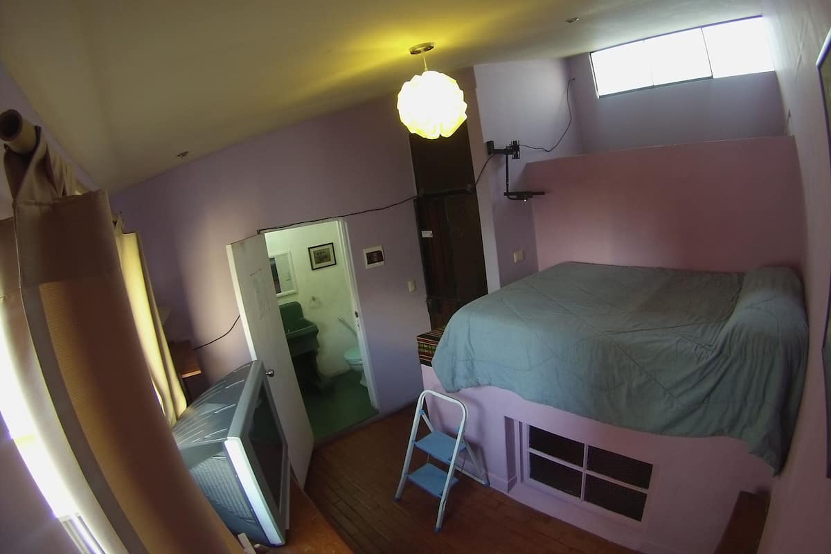 Premier Double Room, Private Bathroom (Elevated Bed/Cama elevada) | Blackout curtains, iron/ironing board, free WiFi, bed sheets