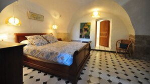 A bedroom with a wooden bed, a chair, and a tiled floor. - 18th century master house with swimming pool (Nages-et-Solorgues)