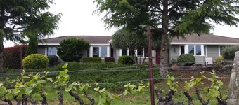 Gated Wine Country Estate blandt hundredvis af acres af vinmarker