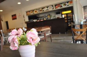 Breakfast, lunch and dinner served - Neoss Boutique Hotel (Seferihisar)