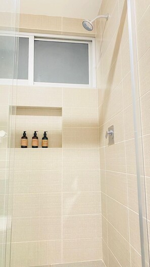 Ducha del cuarto de baño
