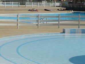 Outdoor pool, a heated pool - Rental Flat-Apartments in a residence for 4 person (s) - Le Barcarès (les cardares)