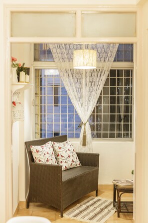 Flat-screen TV, Netflix, streaming services