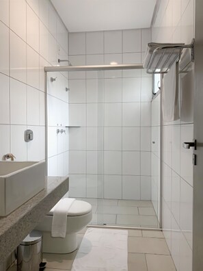 Shower, free toiletries, hair dryer - Oasis Hotel (Araguaina)