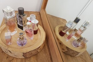 Combined shower/bathtub