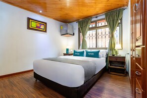 In-room safe, free WiFi, bed sheets