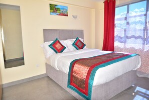 Superior-Apartment, 2 Queen-Betten, Stadtblick | Hochwertige Bettwaren, Tempur-Pedic-Betten, individuell dekoriert