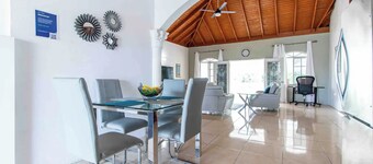 Runaway Bay Gem Villa