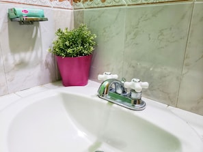 스튜디오, 금연 | 욕실 세면대