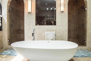 Deep-soaking bathtub, free toiletries, hair dryer, towels - Orchids & Palms Villa (Montego Bay)