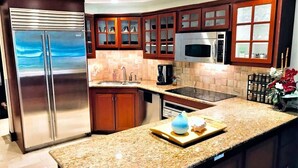Private kitchen - Family Oasis at Waipouli! Our Getaway Incudes: Beach, Pool Resort and Fun! (Kapaʻa)