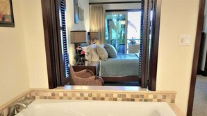 Room - Family Oasis at Waipouli! Our Getaway Incudes: Beach, Pool Resort and Fun! (Kapaʻa)